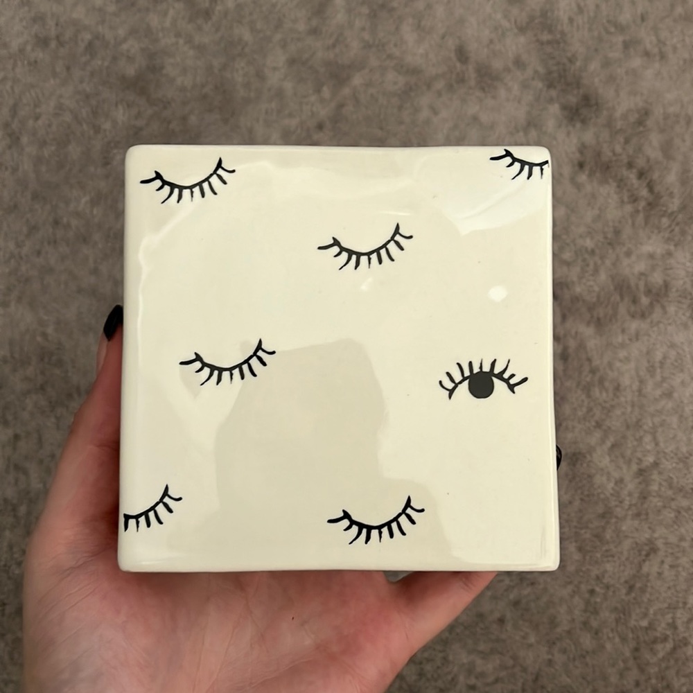 Rae Dunn Eyelash block